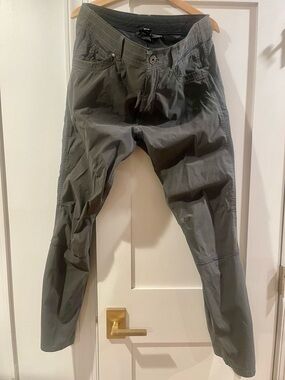 Men’s Kuhl Radikl klassic 35x32 Olive color pants